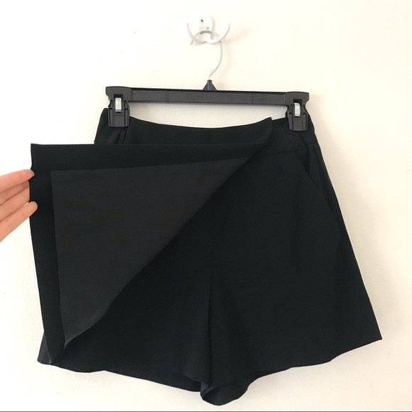 Aritzia Babaton Skorts XS 2 25 26 - Picture 2 of 4